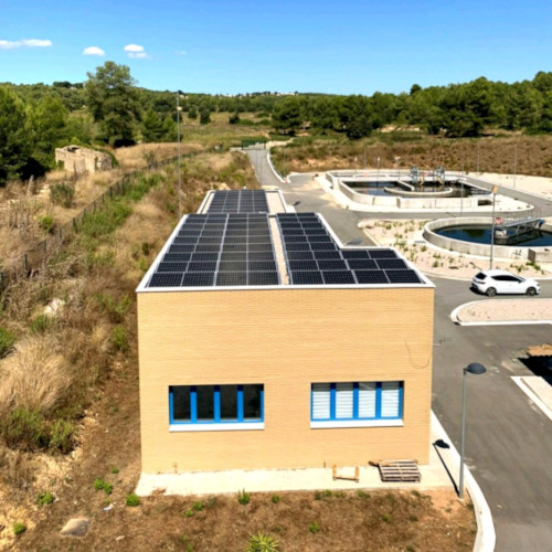 Photovoltaikmodule auf den Dächern von REMONDIS-Wasseraufbereitungsanlagen in Spanien