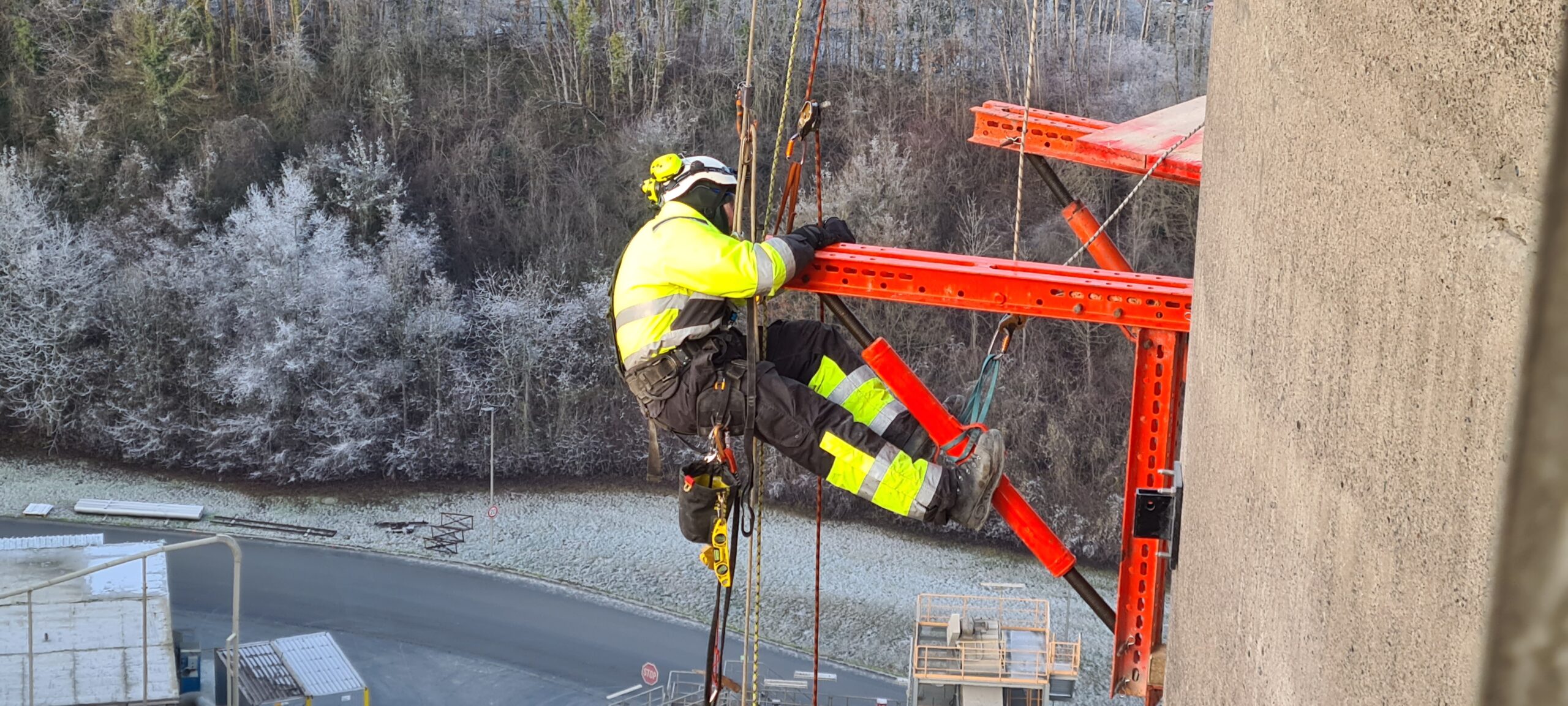 Industriekletterer im Einsatz in der Höhe