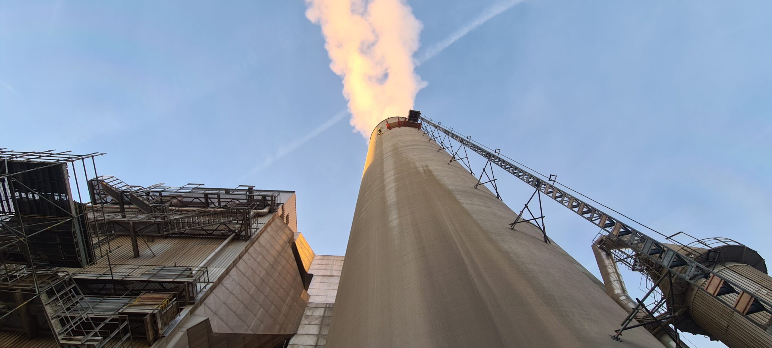 Rohmehlsilo des Holcim-Zementwerks Beckum-Kollenbach