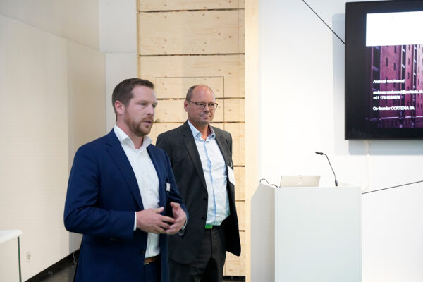 Johannes Schön, Geschäftsführer Remondis Digital Services spricht mit Andréas von Kaenel, CEO von Cortexia, über „KI zur Optimierung der Qualität, Sicherheit und Effizienz der städtischen Dienstleistungen“