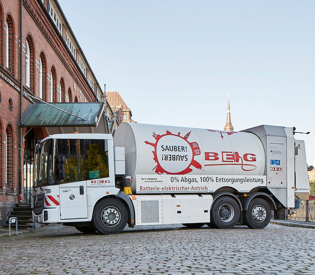 Elektrisch betriebenes Abfallsammelfahrzeug der Öffentlich-Privaten Partnerschaft mit der Stadt Bremerhaven, der BEG