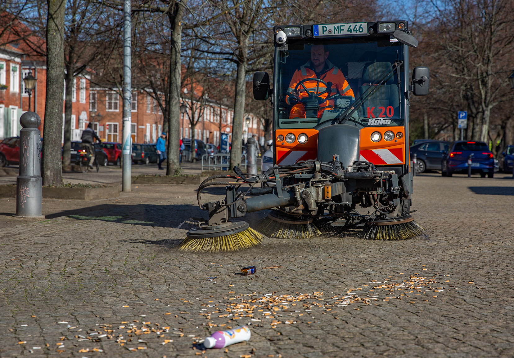 Kehrmaschine auf dem Bassinplatz Potsdam